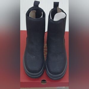 Black Chelsea-Style Leather Boots